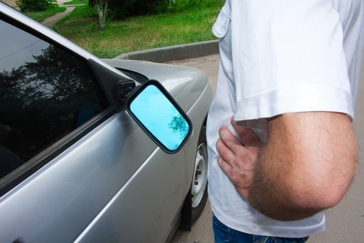 car with a broken wing mirror