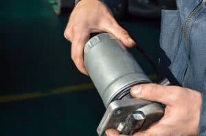 Signs of a Dirty or Faulty Fuel Filter and How to Replace - BreakerLink