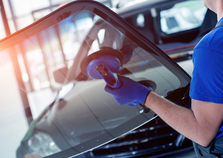 fitting a windscreen glass