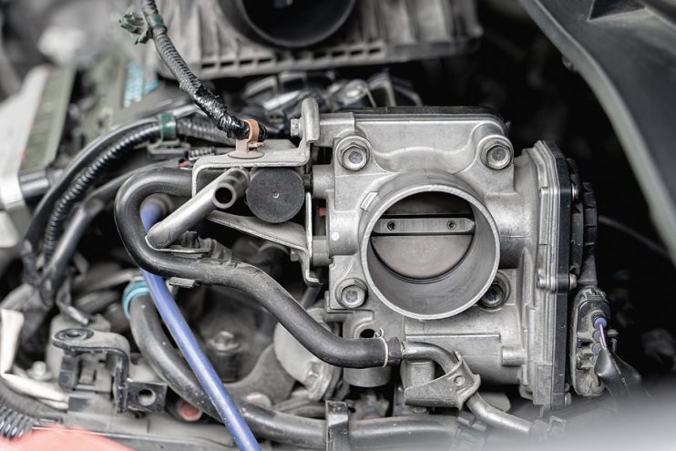 A Guide to Cleaning a Throttle Body -  Motors Blog