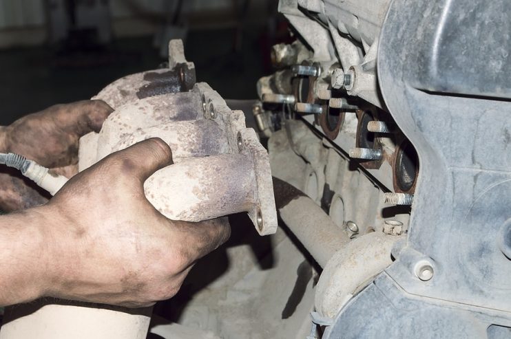 removing an exhaust manifold