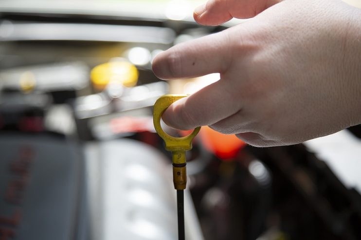 checking transmission fluid on a dipstick