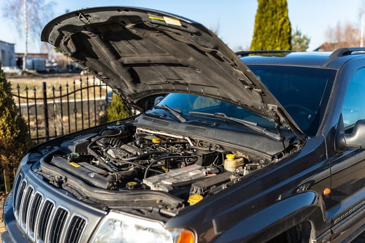 Jeep Cherokee engine