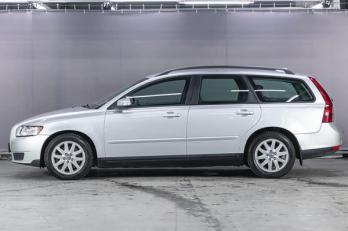 Volvo V50 side view